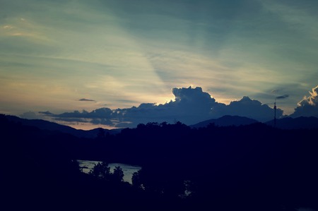 夕焼け雲と太陽 写真画像の壁紙背景 の写真素材 画像素材 Image