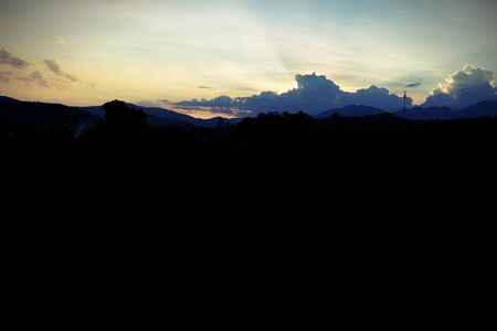 夕焼け雲と太陽 写真画像の壁紙背景 の写真素材 画像素材 Image 夕焼け雲と太陽 写真画像の壁紙背景 の写真素材 画像素材 Image