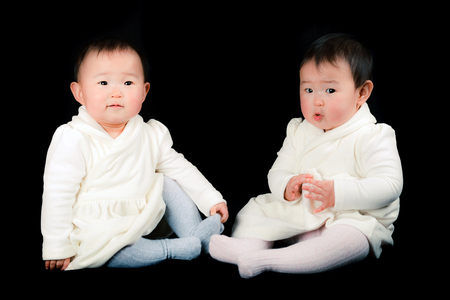 かわいい双子の赤ちゃん 日本 の写真素材 画像素材 Image