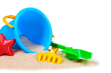 Strand Voor Kinderen Speelgoed En Zand Op Wit Wordt Geà Strand Voor Kinderen Speelgoed En Zand Op Wit Wordt GeÃ