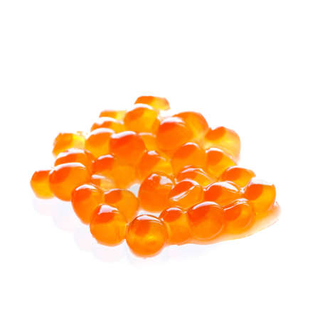 白い背景の赤いキャビア 伝統内のサーモンにはデリカテッセン健康食品マクロの表示が フィールド 選択的なフォーカスの浅い深さ コピー スペース の写真素材 画像素材 Image