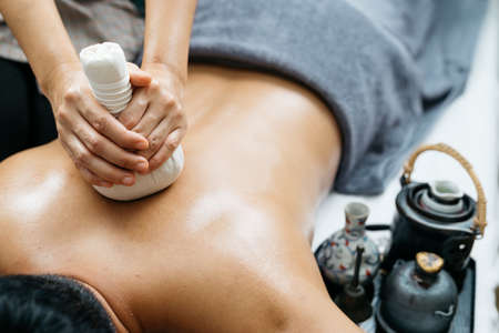 Massage: Тайский массаж серии: спины и массаж плеч Фото со стока