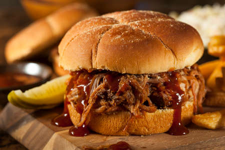 grilled pork: Barbeque kéo Heo Sandwich với BBQ Sauce và Fries Kho ảnh
