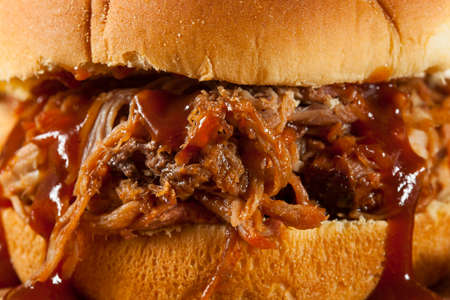 grilled pork: Barbeque kéo Heo Sandwich với BBQ Sauce và Fries Kho ảnh