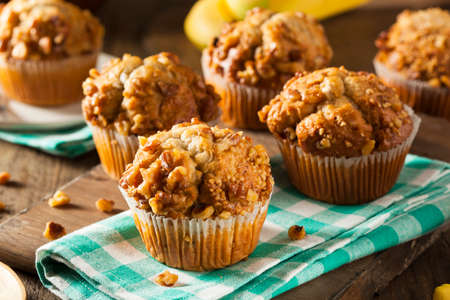 banana: Homemade Banana Nut Muffins Sẵn sàng để ăn