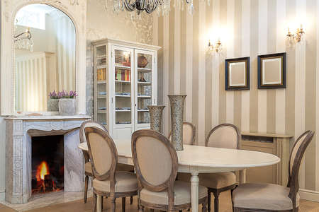 https://us.123rf.com/450wm/bialasiewicz/bialasiewicz1309/bialasiewicz130900285/22192141-vintage-herenhuis-een-gezellige-eetkamer-met-open-haard.jpg?ver=6