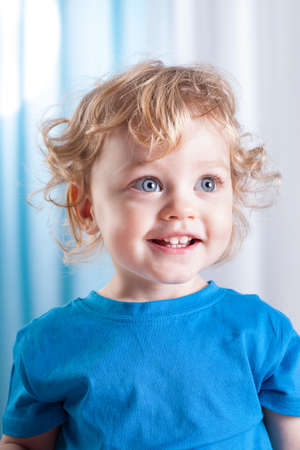 Cute Souriante Jeune Garcon Avec Des Cheveux Blonds Et Les Yeux Verts Isole Sur Blanc Banque D Images Et Photos Libres De Droits Image Cute Souriante Jeune Garcon Avec Des Cheveux Blonds Et Les Yeux Verts Isole Sur Blanc Banque D Images Et Photos Libres De Droits Image