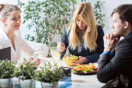 Ansicht des Business-Lunch im Büro