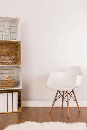 Gemütliches Interieur In Grau, Gelb Und Weiß Mit DIY Möbel, Panorama ... Gemütliches Interieur In Grau, Gelb Und Weiß Mit DIY Möbel, Panorama ...