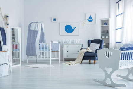 手作りニットを天蓋付き木製ベッド スロー ブランケット の写真素材 画像素材 Image 手作りニットを天蓋付き木製ベッド スロー ブランケット の写真素材 画像素材 Image