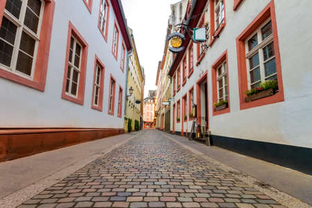 metallkettenzaun photo colorful old cobblestone street lizenzfreie fotos bilder und stock metallkettenzaun photo colorful old cobblestone street lizenzfreie fotos bilder und stock