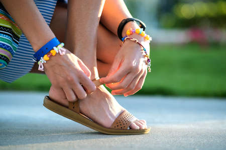 81,793 Sandalias De Calzado Imágenes y Fotos 123RF 81,793 Sandalias De Calzado Imágenes y Fotos 123RF