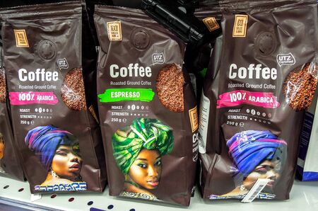 Samara, russia - december 8, 2019: dolce albero coffee ready for sale on the shelf in supermarket