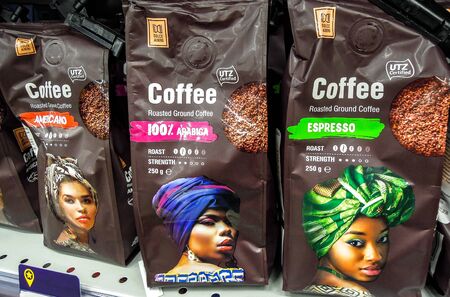 Samara, russia - december 8, 2019: dolce albero coffee ready for sale on the shelf in supermarket