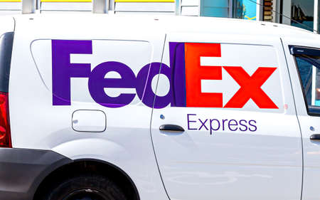 配達用バン、側面図、クローズアップ、誰もいないFedExExpressの