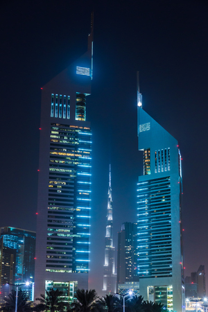 ドバイ 4 月 18 日 エミレーツ タワーズと夜間 13 年 4 月 18 日 アラブ首長国連邦のドバイのブルジュ ハリファ ジュメイラ エミレーツ タワーズ ドバイの最高級ホテルは 商業地区にあります の写真素材 画像素材 Image ドバイ 4 月 18 日 エミレーツ タワーズと夜間 13 年 4 月 18 日 アラブ首長国連邦のドバイのブルジュ ハリファ ジュメイラ エミレーツ タワーズ ドバイの最高級ホテルは 商業地区にあります の写真素材 画像素材 Image