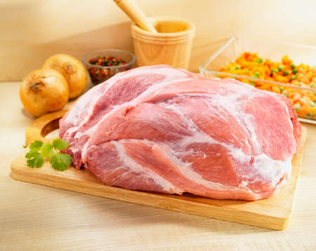 grilled pork: Shoulder liệu Quảng trường Cut trên thớt Kho ảnh