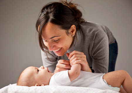 Nain Hedgehog Avec Un Bebe Nouveau Ne Banque D Images Et Photos Libres De Droits Image 5428