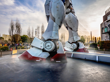 お台場 東京 日本 3 月 30 日 ダイバーシティ東京プラザ お台場前 18 M モバイル スーツ機動戦士ガンダム Rx 78 だロボットの後ろの部分 ガンダムはよく知られている日本のロボット アニメーションです の写真素材 画像素材 Image