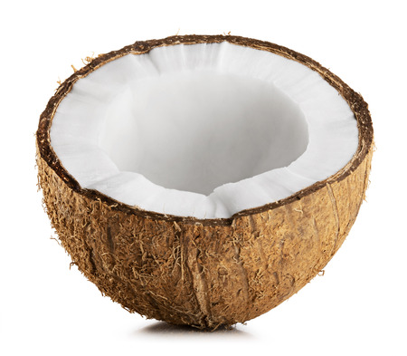 coconut: Nửa dừa bị cô lập trên một nền trắng