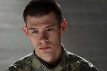 アメリカの国旗 垂直の前で見上げて愛国者 の写真素材 画像素材 Image アメリカの国旗 垂直の前で見上げて愛国者 の写真素材 画像素材 Image