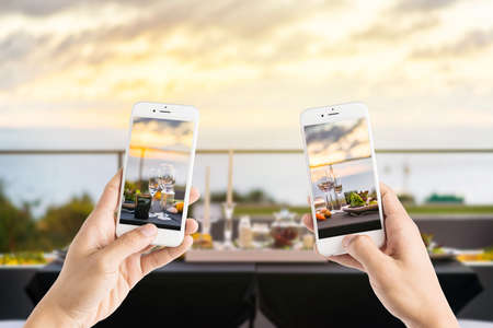 esstisch eingestellt amazon photo leere gläser im restaurant esstisch freien bei sonnenuntergang esstisch eingestellt amazon photo leere gläser im restaurant esstisch freien bei sonnenuntergang