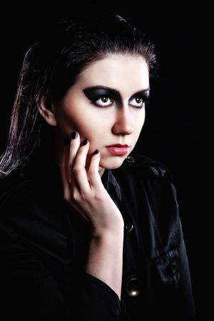 パンクロック スタイル ファッションの濃いメイクとモデルします の写真素材 画像素材 Image パンクロック スタイル ファッションの濃いメイクとモデルします の写真素材 画像素材 Image