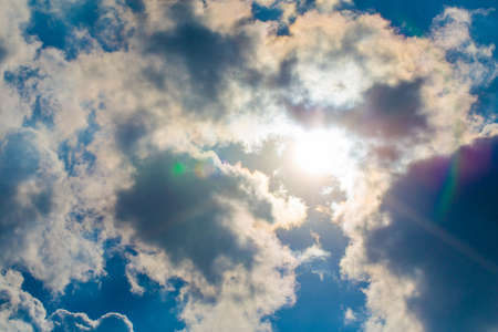 美しい夜の天空 雨の後の黒い雲の穴を通して輝き太陽の光線 空 金色の空 自然な背景 心に強く訴えるコンセプトです の写真素材 画像素材 Image 美しい夜の天空 雨の後の黒い雲の穴を通して輝き太陽の光線 空 金色の空 自然な背景 心に強く訴えるコンセプトです の写真素材 画像素材 Image