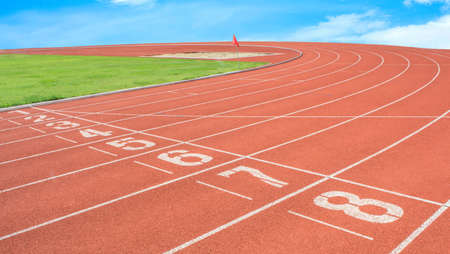 オレンジ色のゴムで作られた陸上競技トラックのレーン の写真素材 画像素材 Image オレンジ色のゴムで作られた陸上競技トラックのレーン の写真素材 画像素材 Image