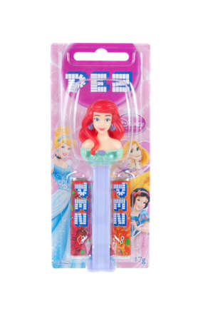 アデレード オーストラリア 15 年 10 月 26 日 A こんにちはキティ Pez ディスペンサーは 白い背景で隔離 Pez はそのキャンディーとその文字機械ディスペンサーで有名なオーストリア会社です ディスペンサーは収集品後非常に求められて の写真素材 画像素材 アデレード オーストラリア 15 年 10 月 26 日 A こんにちはキティ Pez ディスペンサーは 白い背景で隔離 Pez はそのキャンディーとその文字機械ディスペンサーで有名なオーストリア会社です ディスペンサーは収集品後非常に求められて の写真素材 画像素材