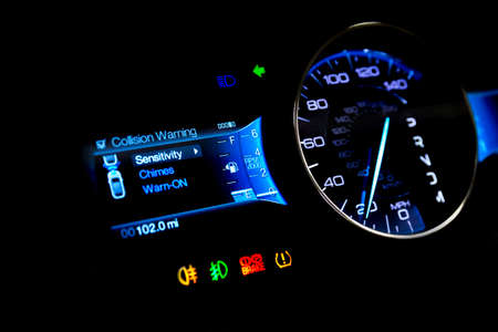 ダッシュ ボードと現代の車 走行距離 燃料消費量 スピード メーターのデジタル表示 新しい カラフルな光の指標 Isolatred 黒の背景に クローズ アップ 時速の時速マイル の写真素材 画像素材 Image ダッシュ ボードと現代の車 走行距離 燃料消費量 スピード メーターのデジタル表示 新しい カラフルな光の指標 Isolatred 黒の背景に クローズ アップ 時速の時速マイル の写真素材 画像素材 Image