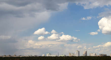 真っ青な空 別の雲の壁紙と夏の空に大きな白いふわふわの雲 Cloudscape 背景 の写真素材 画像素材 Image 真っ青な空 別の雲の壁紙と夏の空に大きな白いふわふわの雲 Cloudscape 背景 の写真素材 画像素材 Image