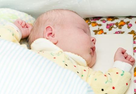 Petit Bebe Nouveau Ne Dort La Bouche Ouverte Banque D Images Et Photos Libres De Droits Image