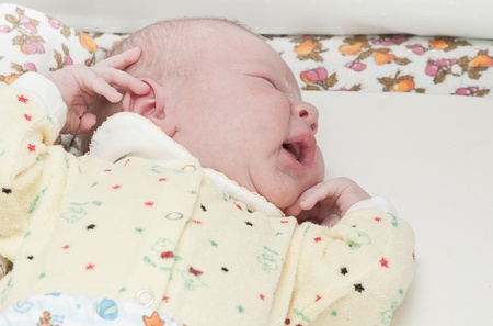 Petit Bebe Nouveau Ne Dort La Bouche Ouverte Banque D Images Et Photos Libres De Droits Image