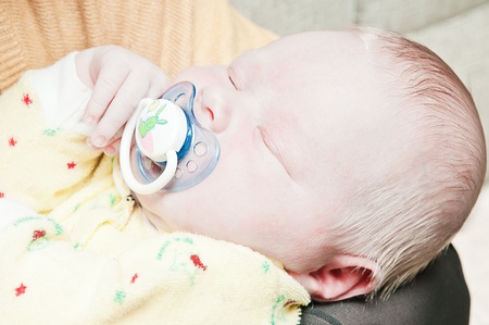 Petit Bebe Nouveau Ne Dort La Bouche Ouverte Banque D Images Et Photos Libres De Droits Image