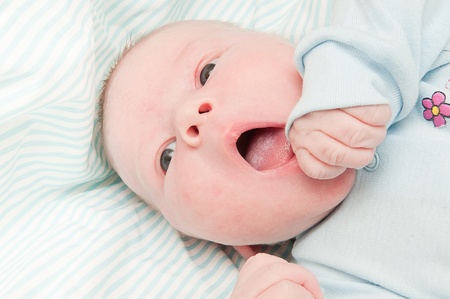 Petit Bebe Nouveau Ne Dort La Bouche Ouverte Banque D Images Et Photos Libres De Droits Image