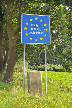 オランダとドイツの国境で署名します の写真素材 画像素材 Image オランダとドイツの国境で署名します の写真素材 画像素材 Image