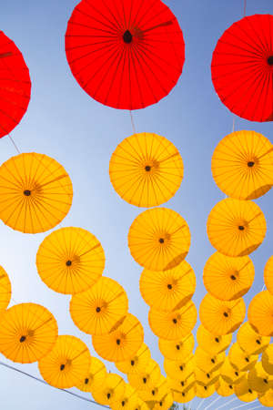 Gelber Regenschirm Auf Weissem Hintergrund Lizenzfreie Fotos Bilder Und Stock Fotografie Image