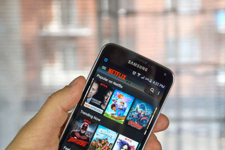 logo samsung: MONTREAL, CANADA - MARCH 20, 2016 - Netflix application running Samsung S5. Netflix is a popular global provider of streaming movies and TV series