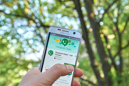 logo samsung: MONTREAL, CANADA - MAY 23, 2016 : Google Hangouts Dialer application on Samsung S7 screen. Hangouts Dialer -allows to make voice calls without Google voice.
