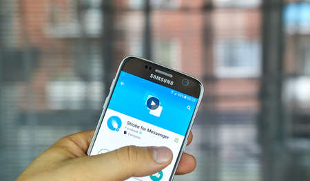 logo samsung: MONTREAL, CANADA - JUNE 24, 2016 : Facebook Strobe for Messenger is a GIF creator. It creates GIFs from users photos, then sends them friends. biên tập