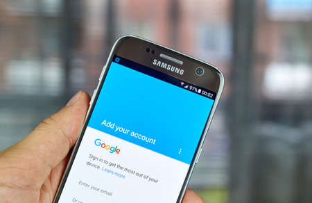 logo samsung: MONTREAL, CANADA - JUNE 23, 2016 : Google Account sign in on Samsung S7 screen.
