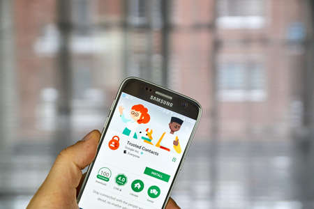 logo samsung: MONTREAL, CANADA - DECEMBER 23, 2016 : Google Trusted Contacts on Samsung S7 screen. Trusted Contacts is a personal safety app that opens a direct line of sharing between you and your loved ones.