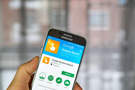 logo samsung: MONTREAL, CANADA - DECEMBER 23, 2016 : Google Gesture Search on Samsung S7 screen. The app lets you access contacts, apps, settings, music and bookmarks on Android device by drawing letters or numbers biên tập
