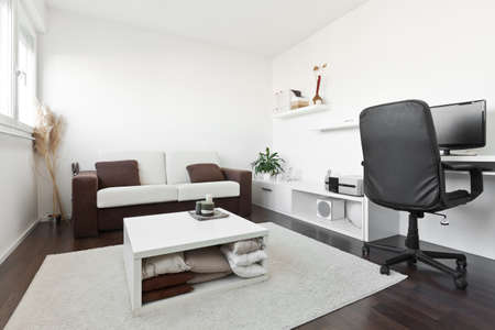 Bruine vloer grijze bank: kleurig taupe. huis en haard decoratie ... Woonkamer banken bruin