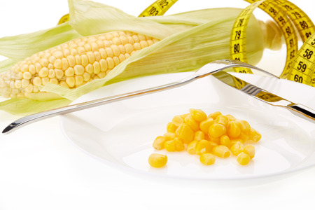 how many kernels on an ear of corn