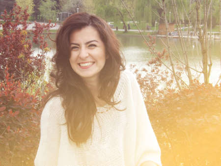 かわいいトルコの女性は笑みを浮かべてします アナログの暖かい効果 の写真素材 画像素材 Image かわいいトルコの女性は笑みを浮かべてします アナログの暖かい効果 の写真素材 画像素材 Image