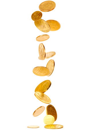Gold coin: Heap rơi đồng tiền vàng cũ bị cô lập trên nền trắng Kho ảnh