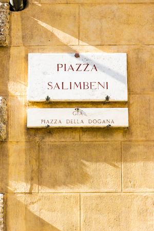 シエナ イタリア 16 年 9 月 29 日 パラッツォ Salimbeni モンテ デイ パスキ ディ シエナ銀行の本部 の写真素材 画像素材 Image