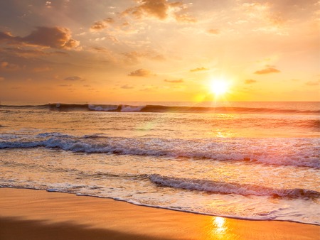 691 748 Amanecer En El Mar Imágenes Y Fotos 123rf